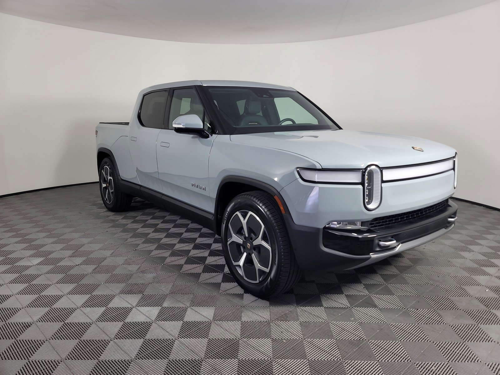 Used 2024 Rivian R1T Adventure AWD/4WD image 7