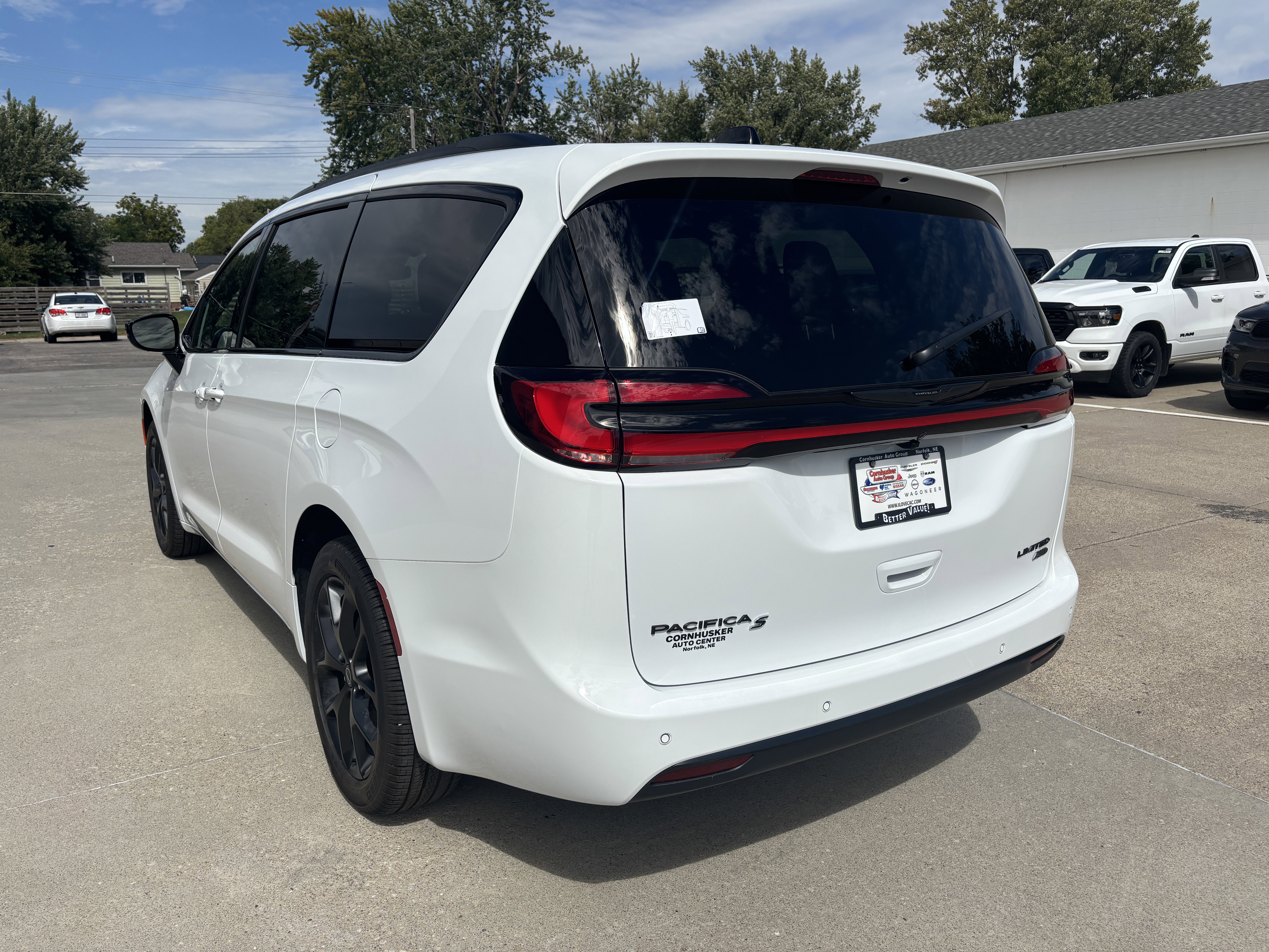 New 2026 Chrysler Pacifica Limited w/ S Appearance Package image 6