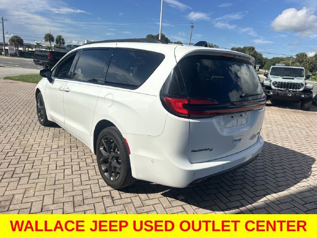 Used 2023 Chrysler Pacifica Touring-L w/ S Appearance Package AWD/4WD image 8