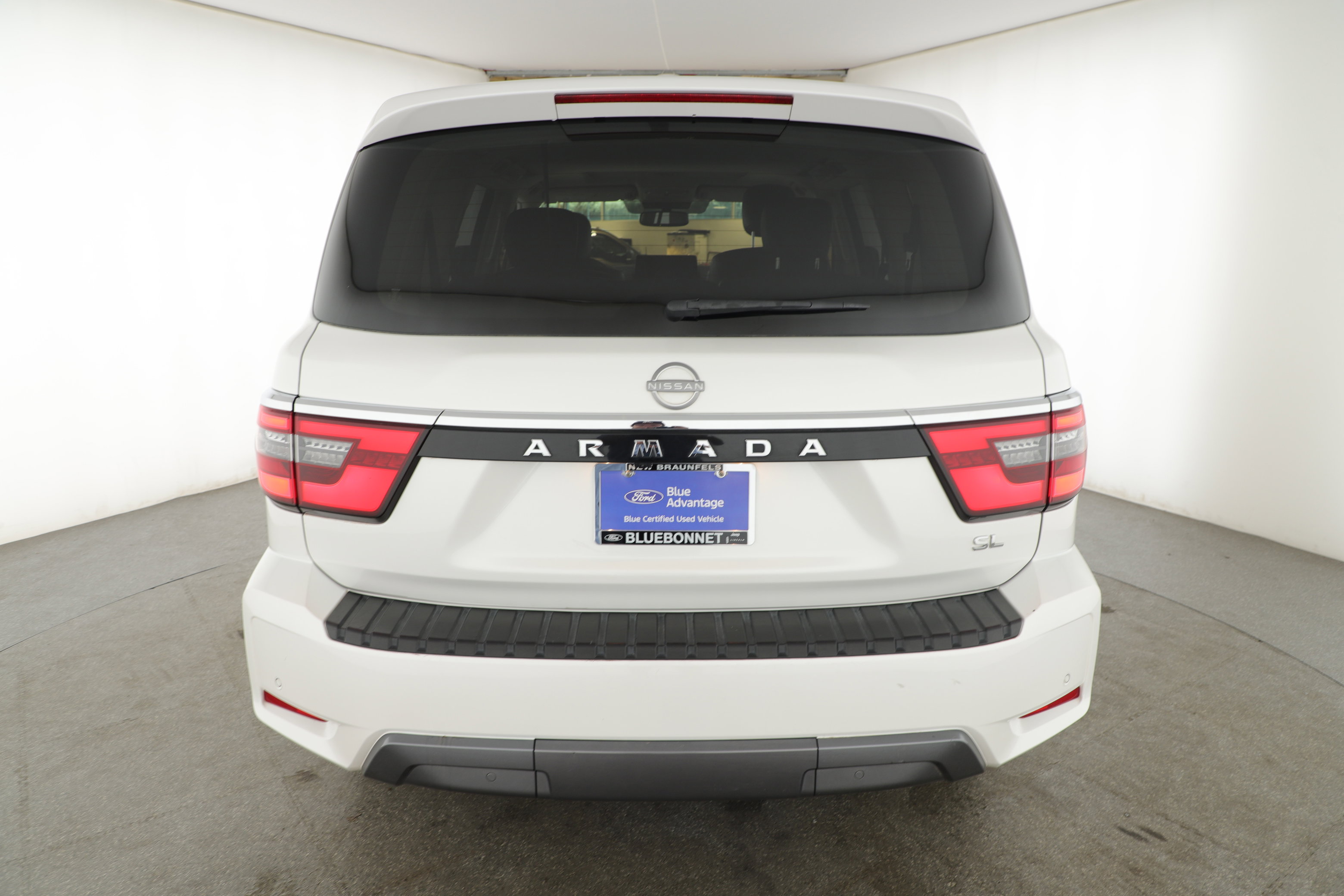 Used 2024 Nissan Armada SL w/ Captain's Chairs Package image 4