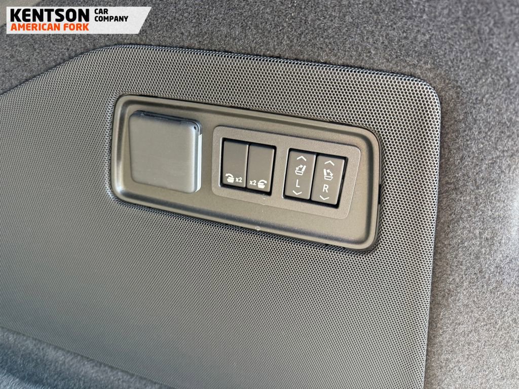 Used 2025 Cadillac Escalade ESV Sport image 45