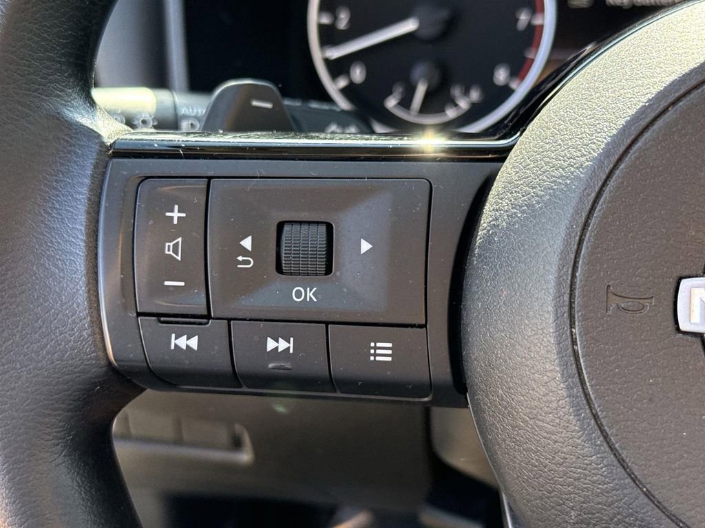 Used 2023 Nissan Rogue SV AWD/4WD image 34