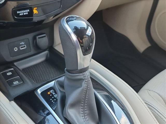 Used 2018 Nissan Rogue SL w/ Premium Package FWD image 12