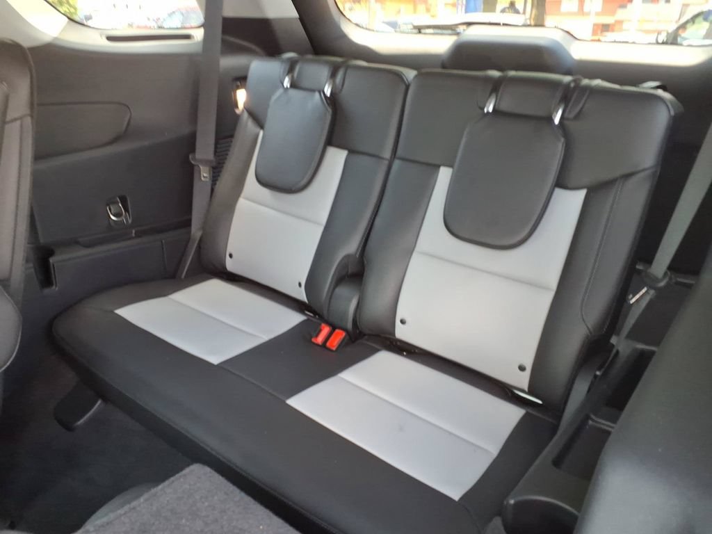Used 2023 Ford Explorer XLT w/ Equipment Group 202A AWD/4WD image 11
