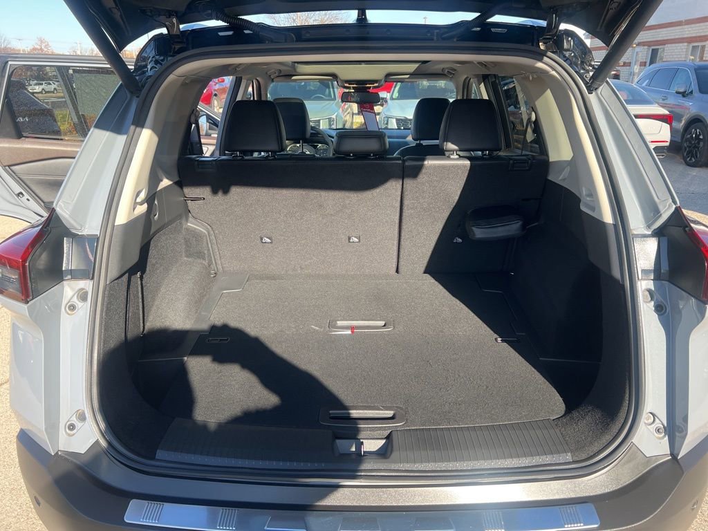 Certified 2023 Nissan Rogue SL w/ SL Premium Package image 12