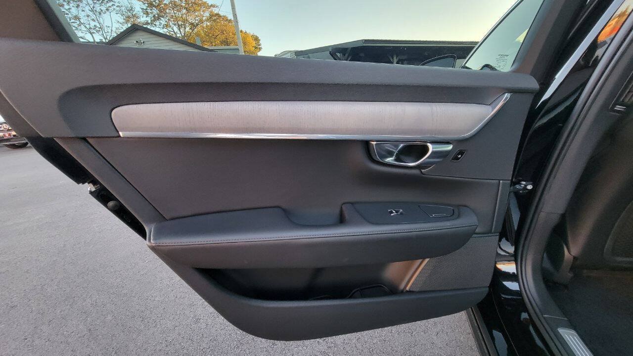 Used 2023 Volvo S90 B6 Plus AWD/4WD image 28