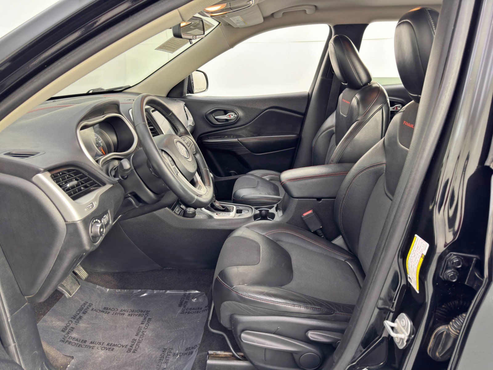 Used 2017 Jeep Cherokee Trailhawk w/ Cold Weather Group image 15