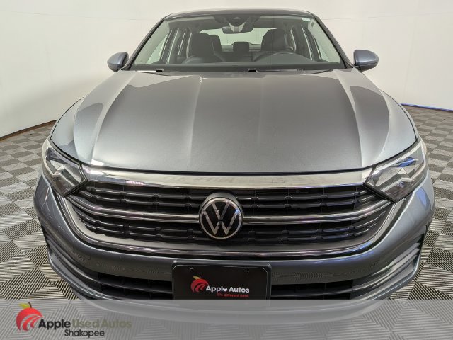 Used 2024 Volkswagen Jetta SE FWD image 2