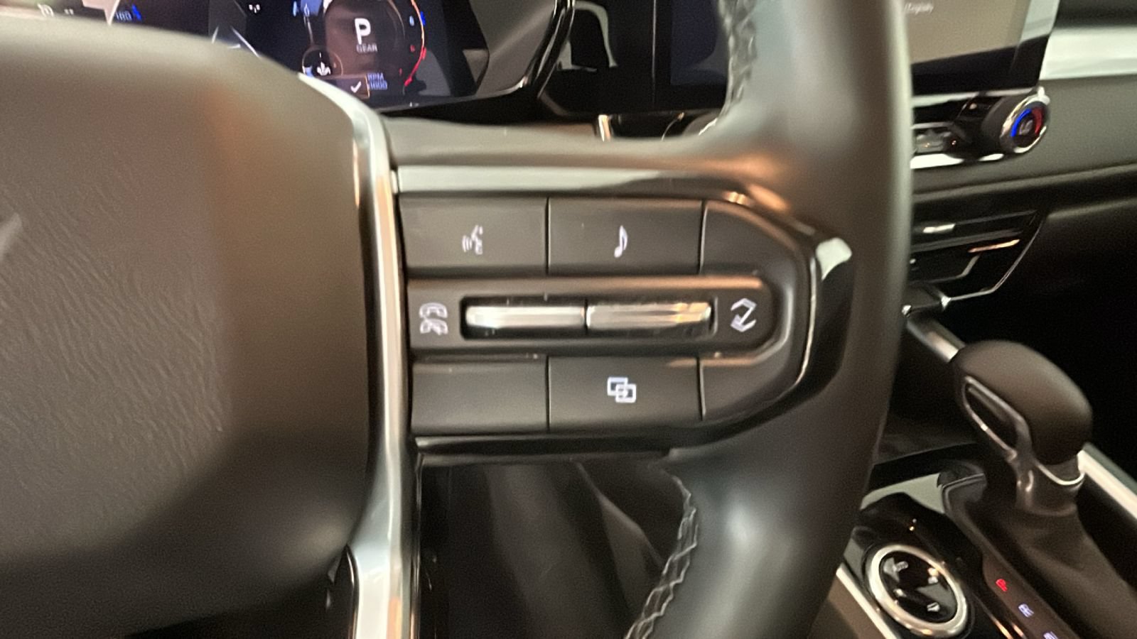 Used 2024 Chevrolet Colorado LT w/ LT Convenience Package AWD/4WD image 17