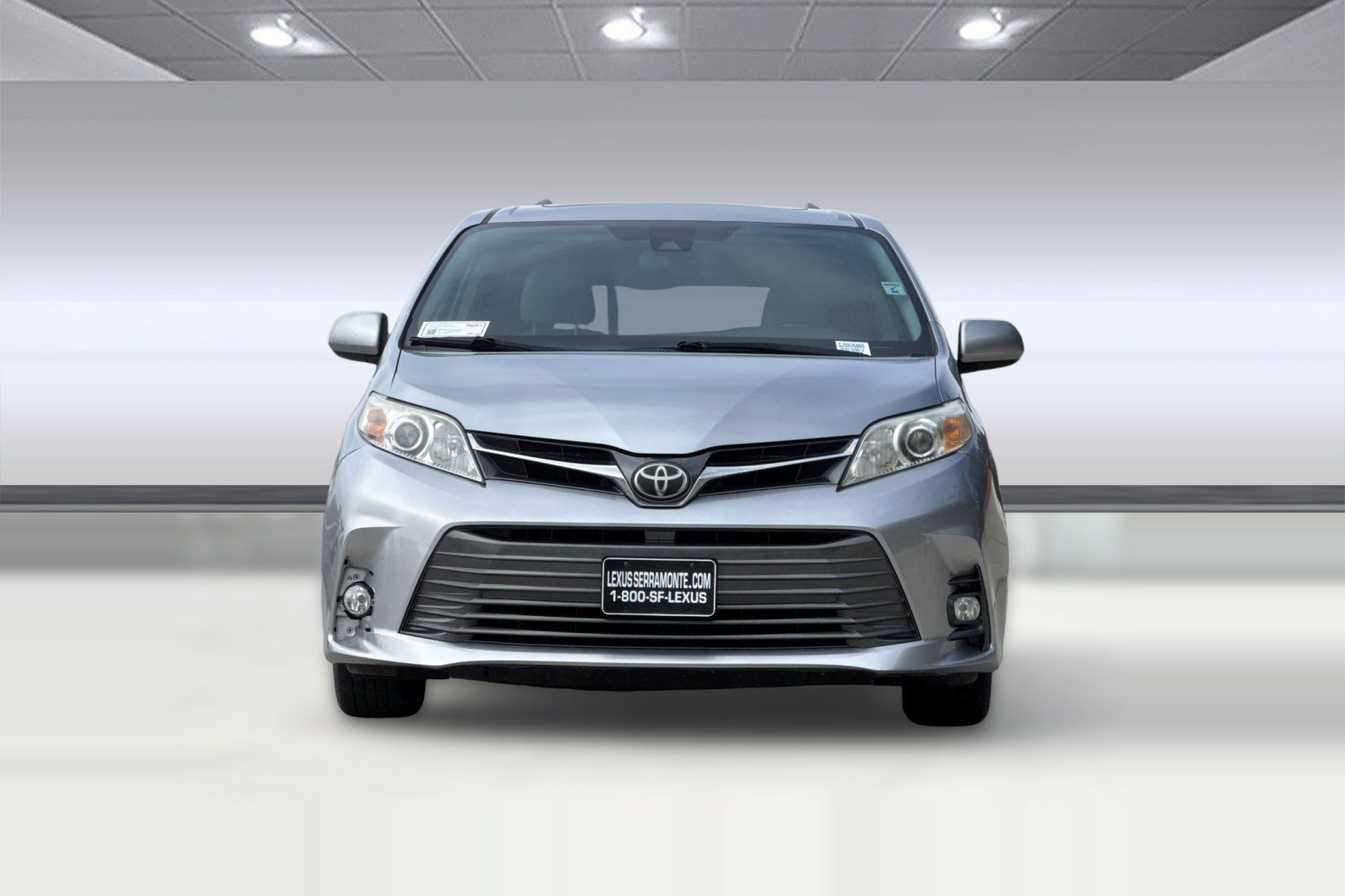 Used 2018 Toyota Sienna XLE w/ XLE Navigation Package FWD image 5