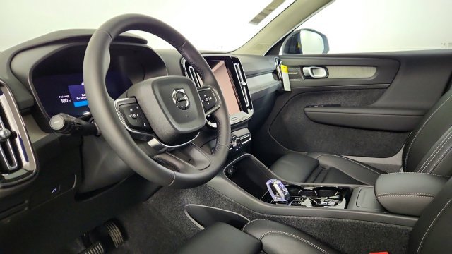 New 2026 Volvo XC40 B5 Plus w/ Climate Package AWD/4WD image 12