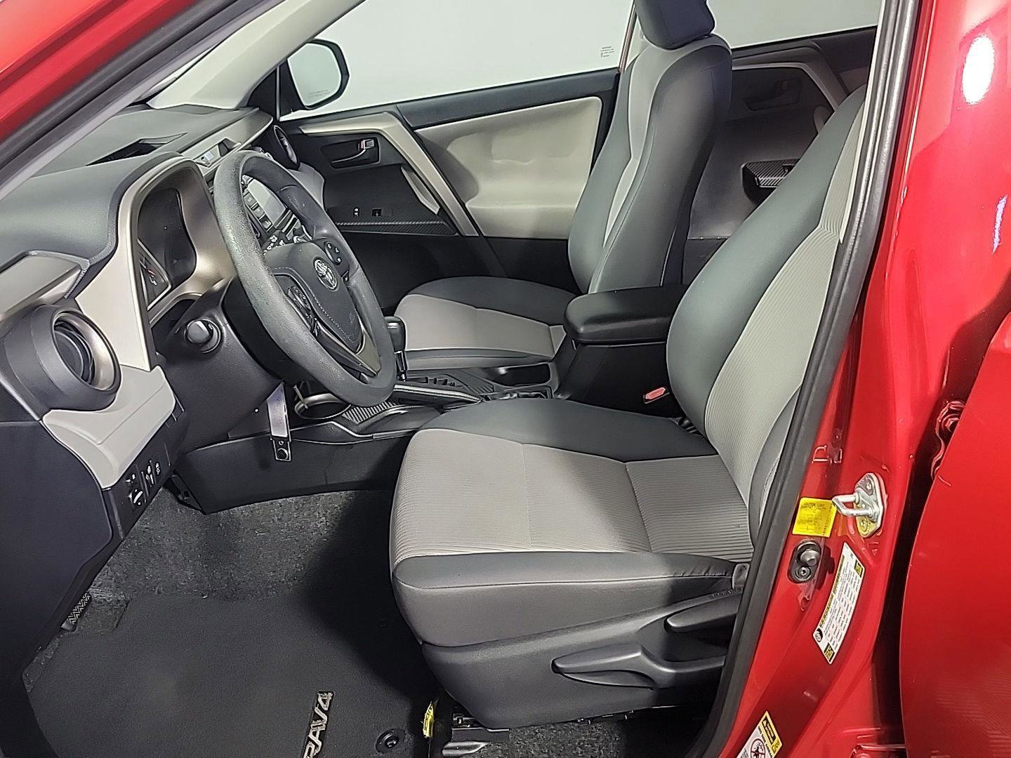 Used 2015 Toyota RAV4 LE image 19