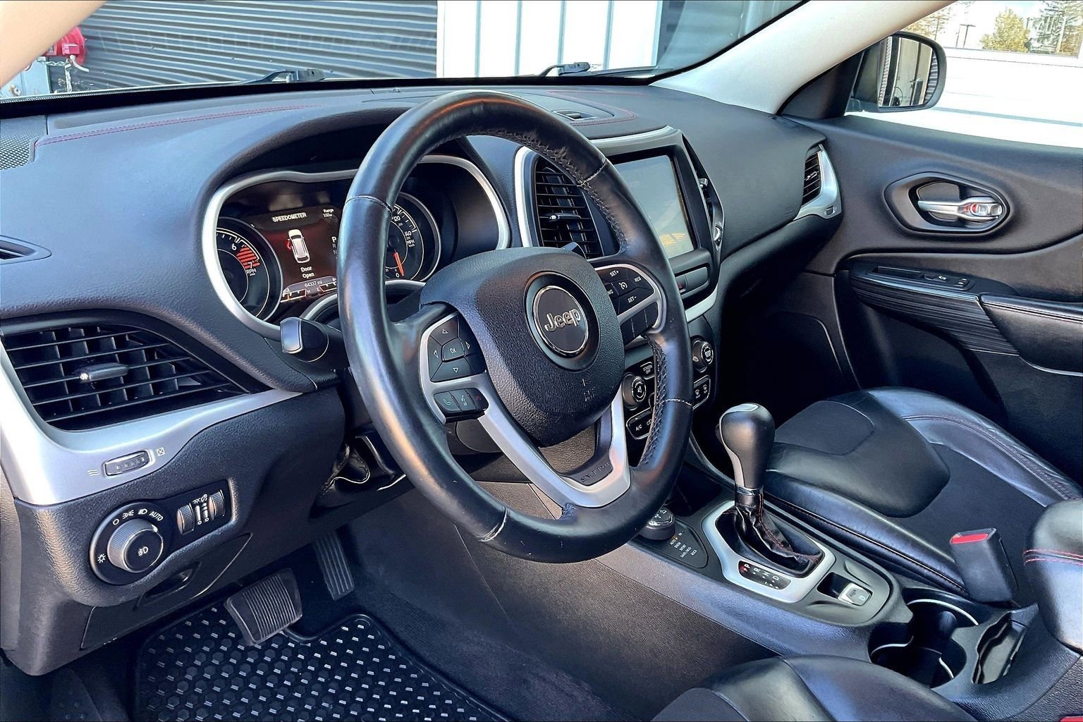 Used 2016 Jeep Cherokee Trailhawk image 14