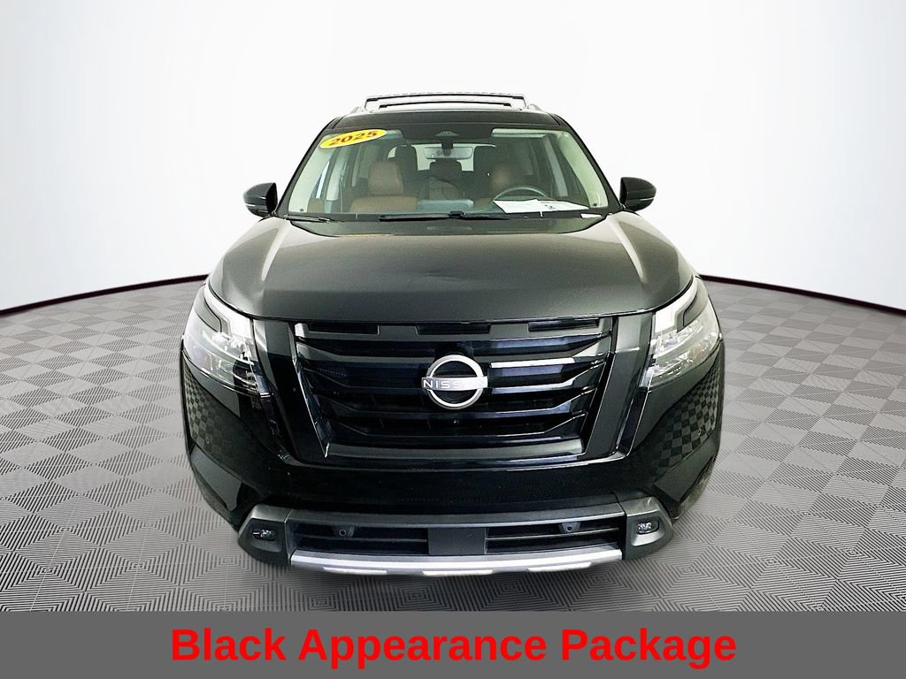 Certified 2025 Nissan Pathfinder Platinum w/ Black Appearance Package AWD/4WD image 5