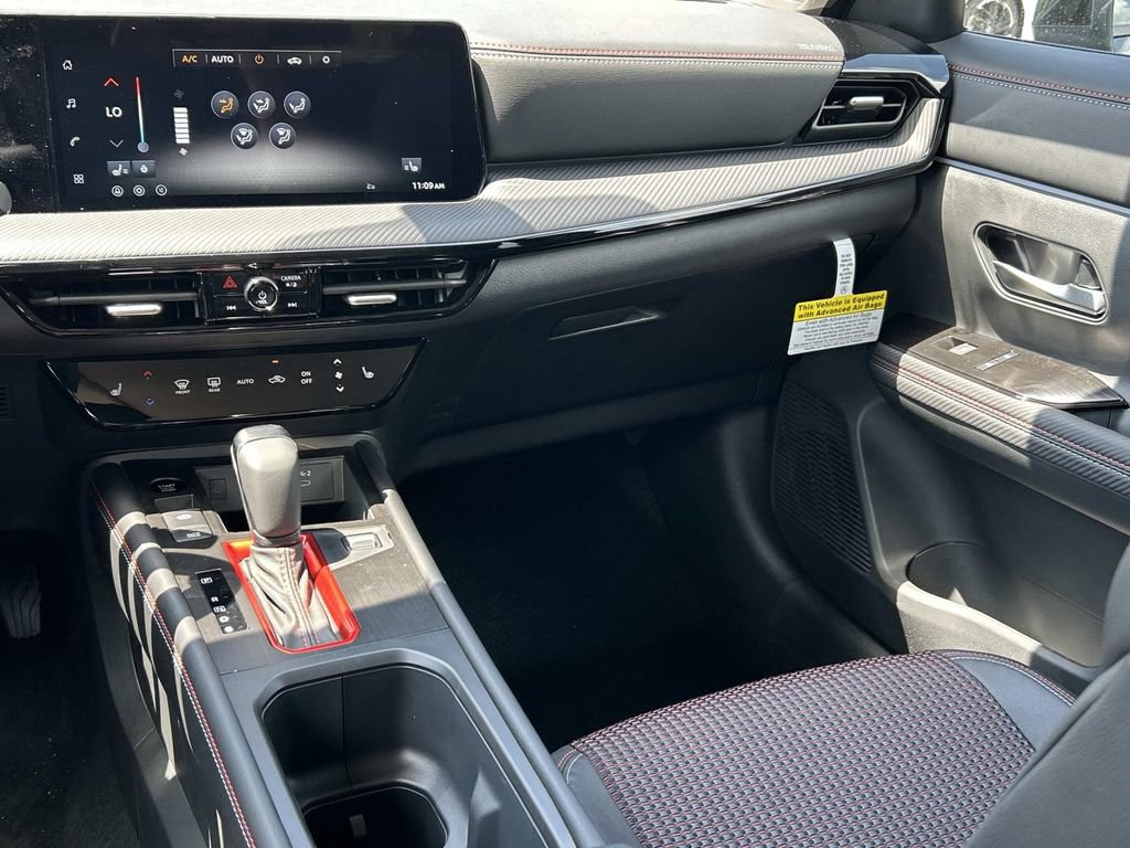 New 2026 Nissan Kicks SR w/ SR Premium Package FWD image 23