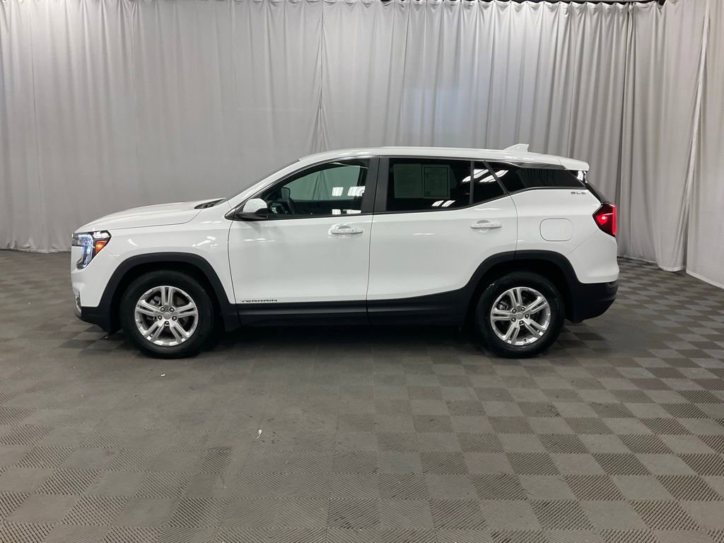 Used 2024 GMC Terrain SLE image 10