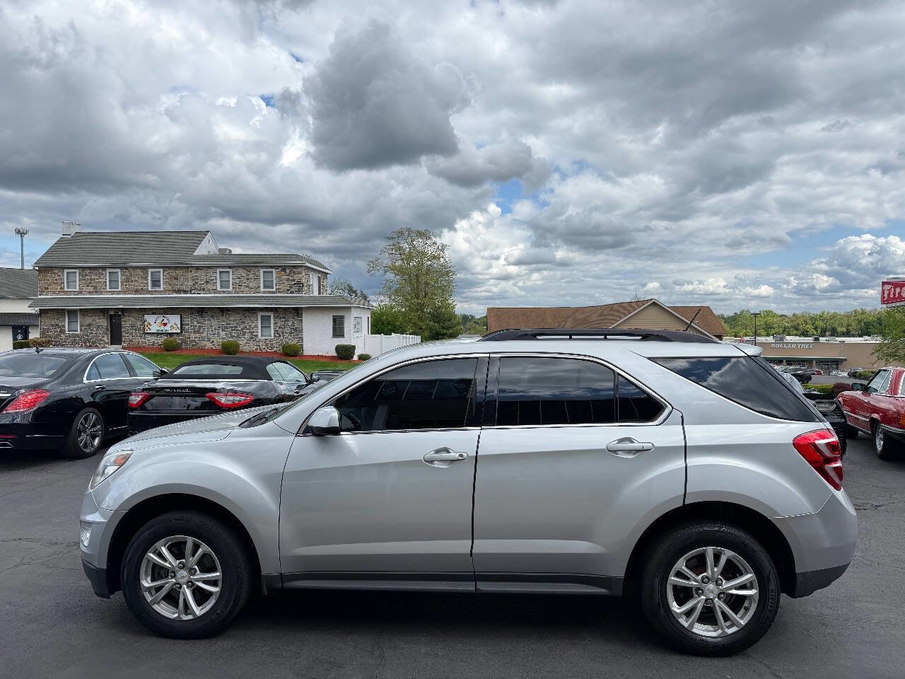 Used 2017 Chevrolet Equinox LT w/ Convenience Package FWD image 4
