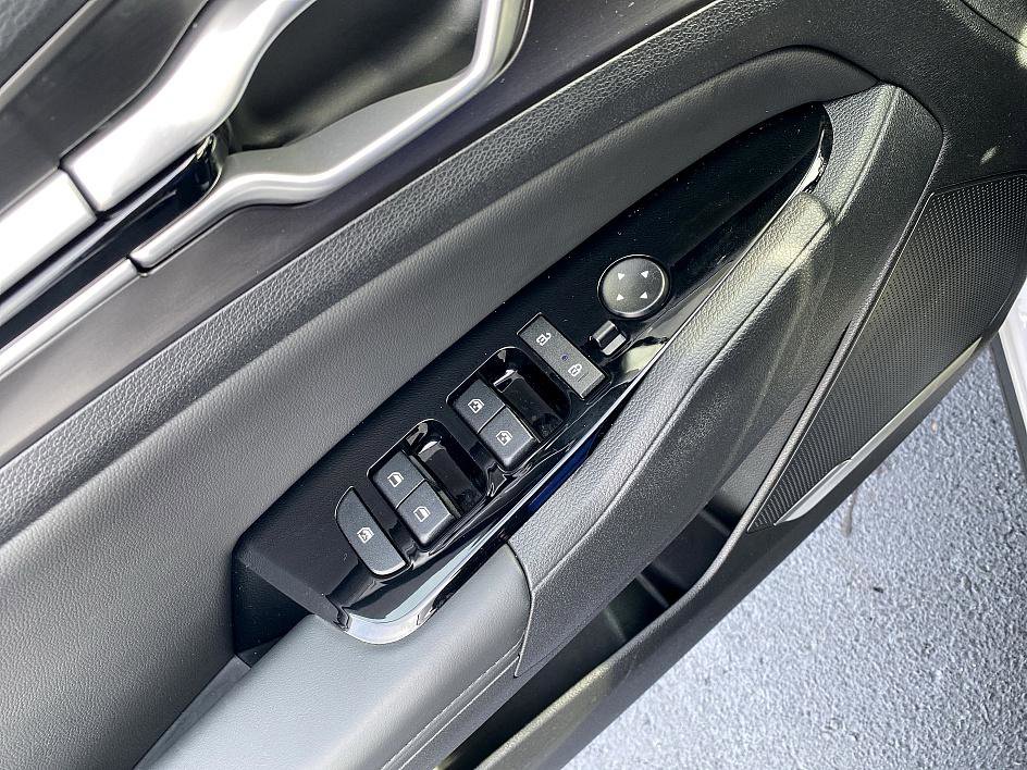 Used 2025 Kia Sportage EX image 10