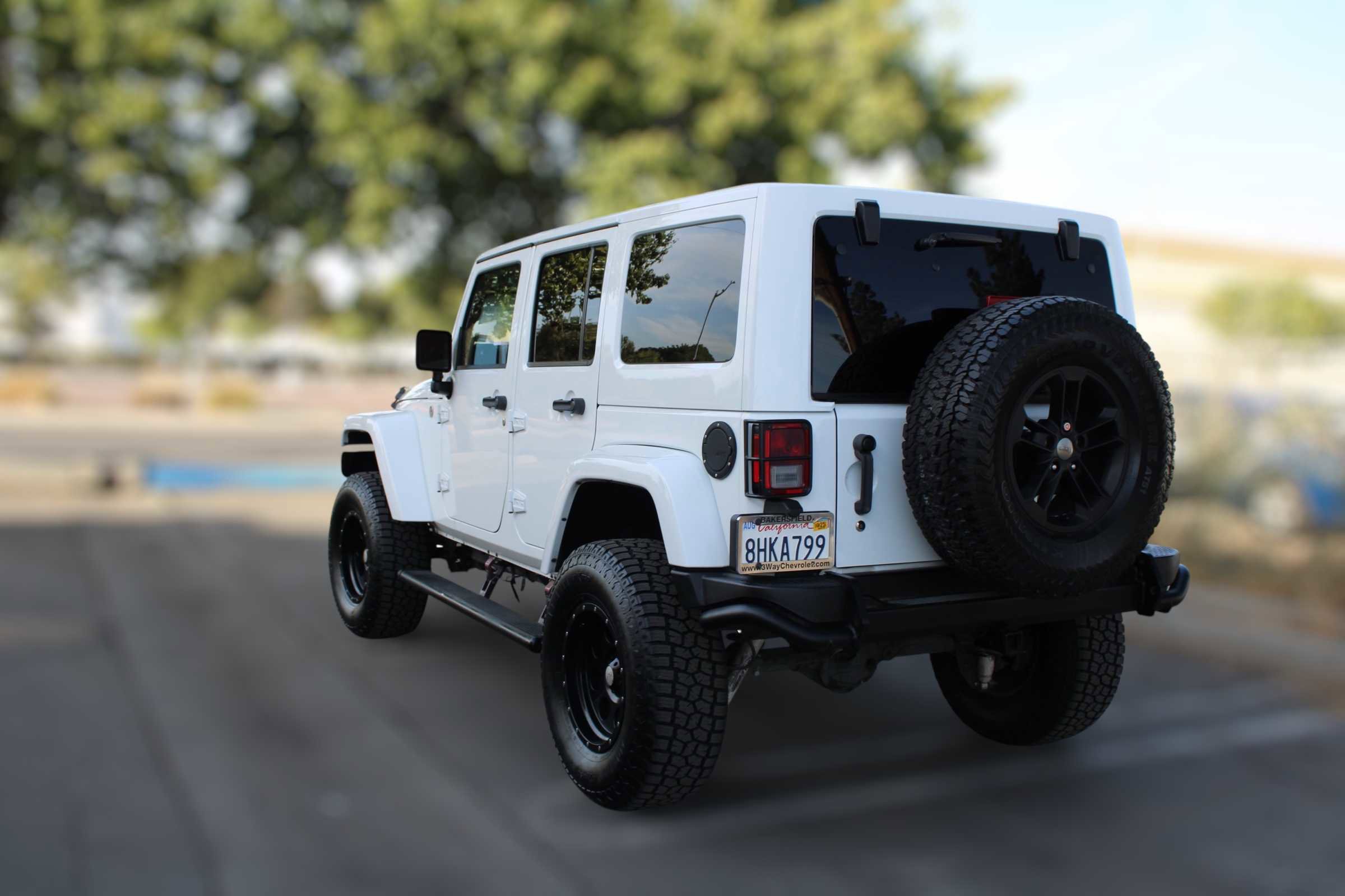 Used 2017 Jeep Wrangler Unlimited Sahara image 4