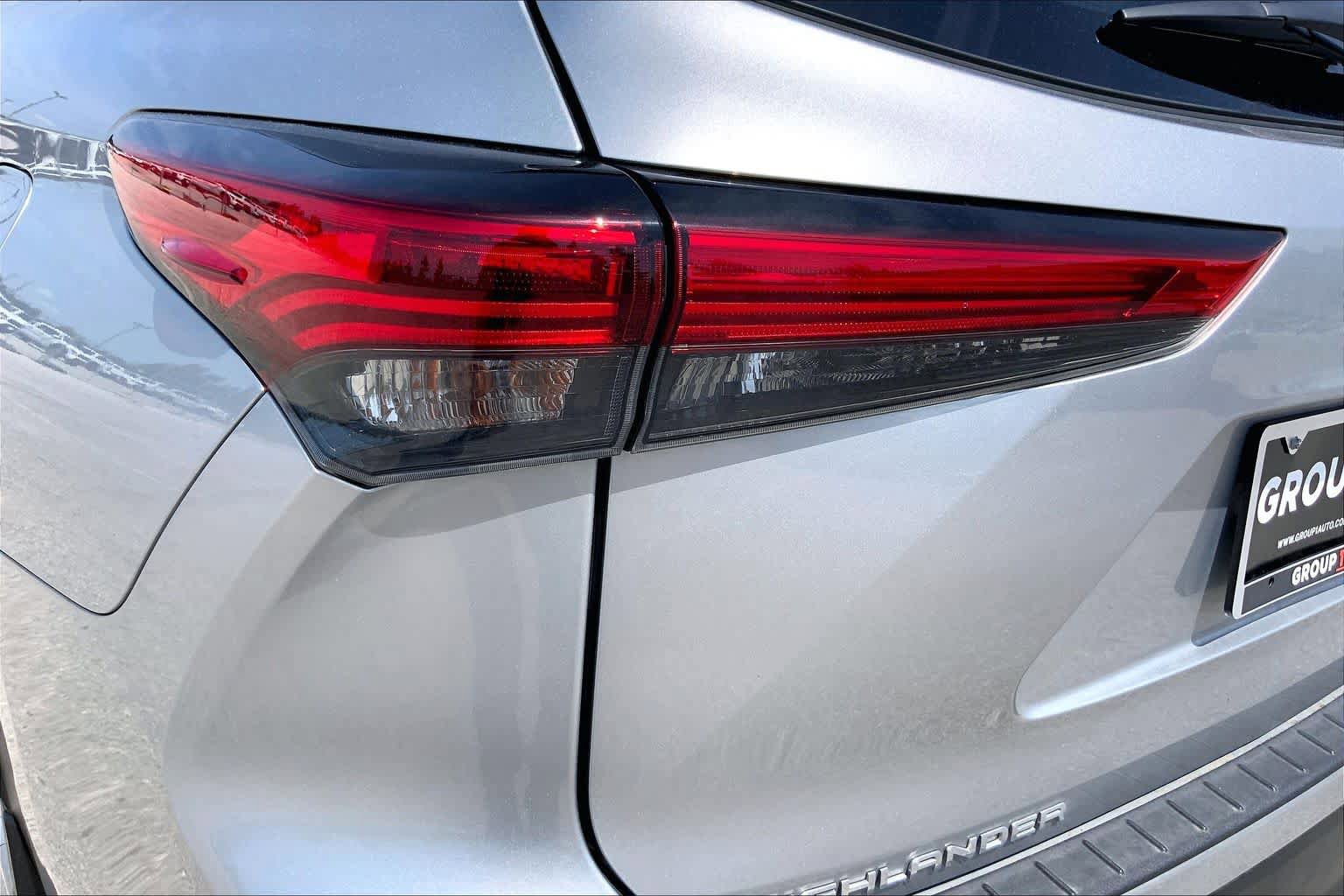Used 2023 Toyota Highlander LE FWD image 28