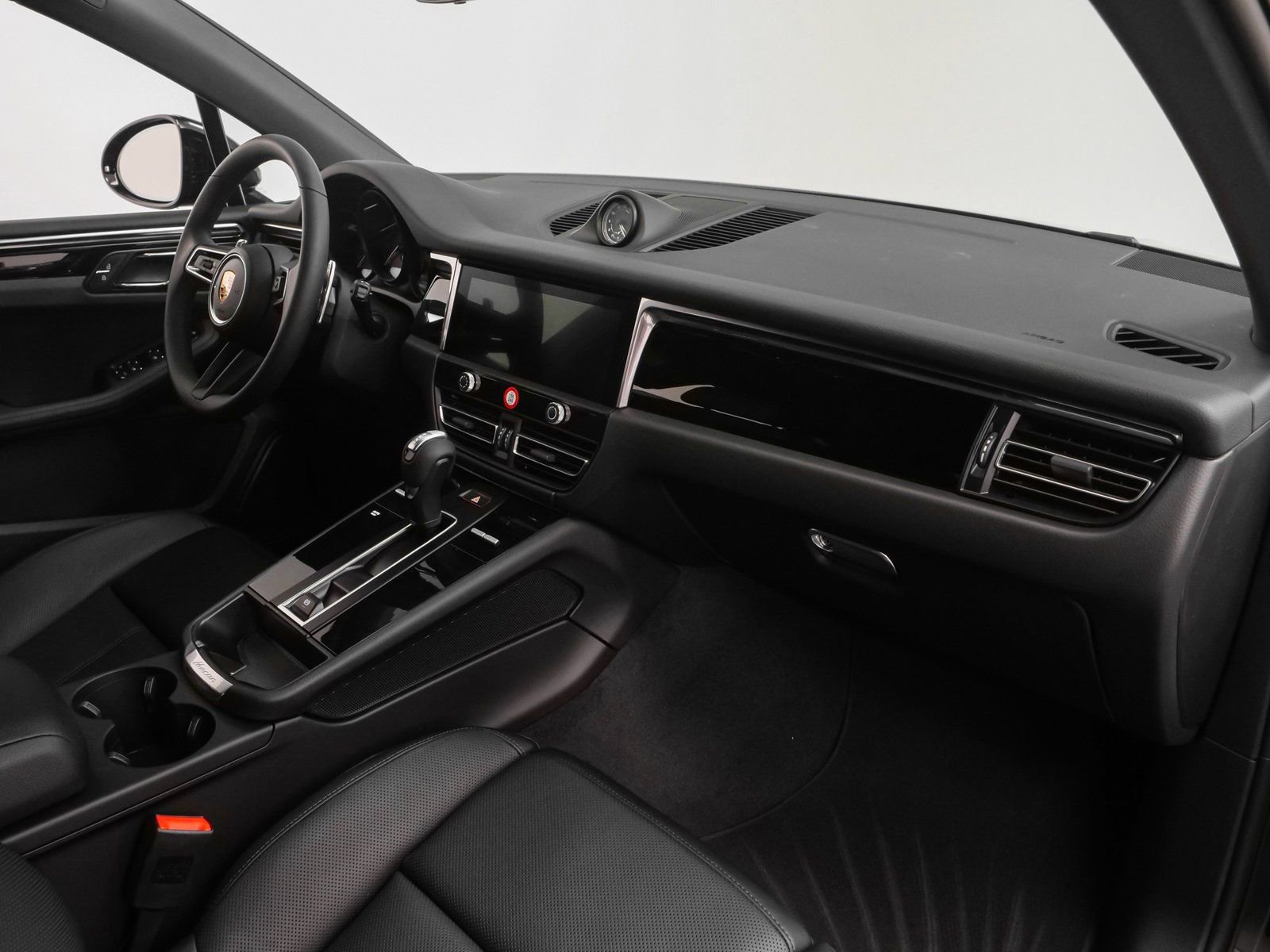 Certified 2025 Porsche Macan image 21