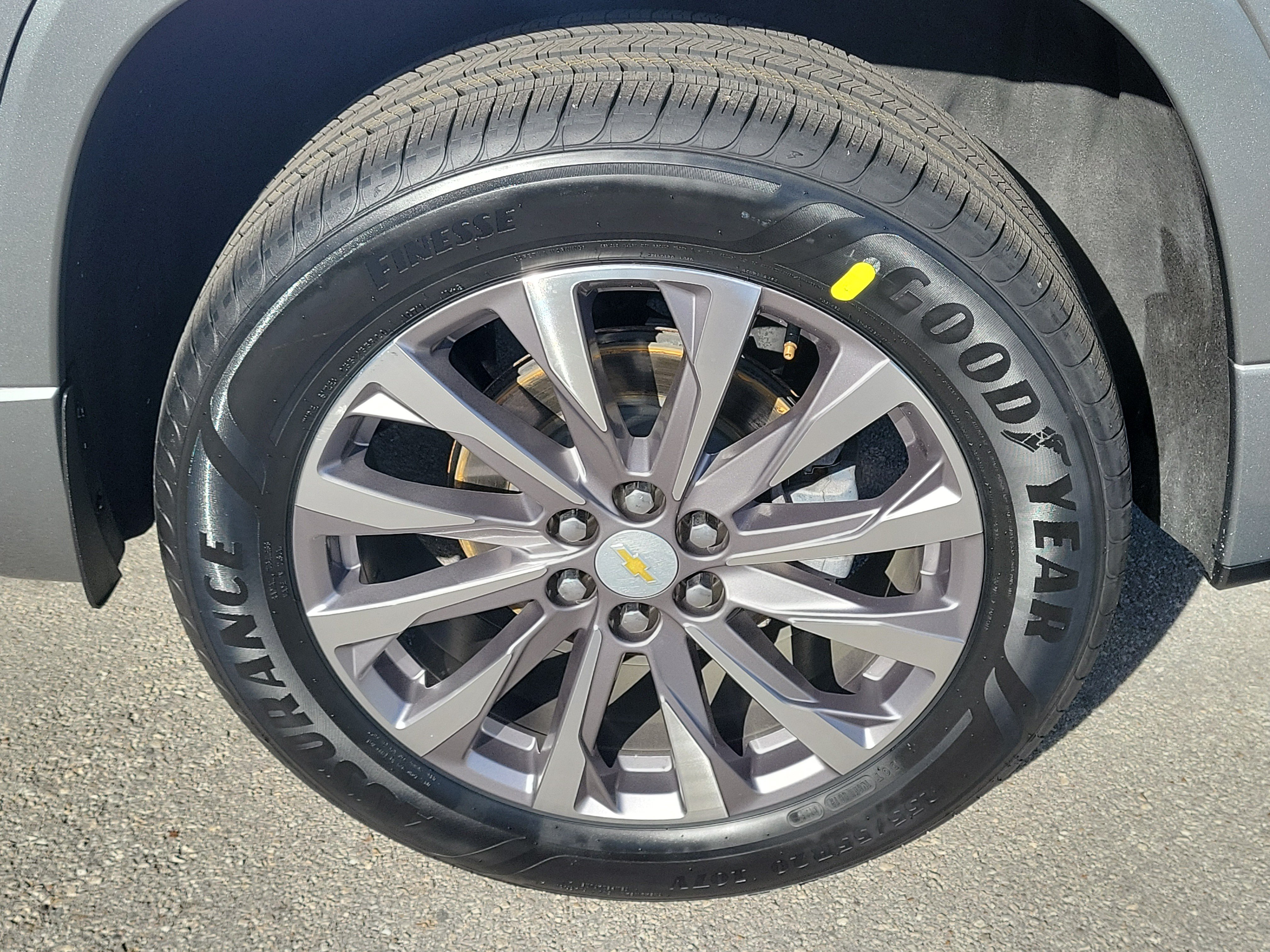 Used 2023 Chevrolet Traverse Premier FWD image 26