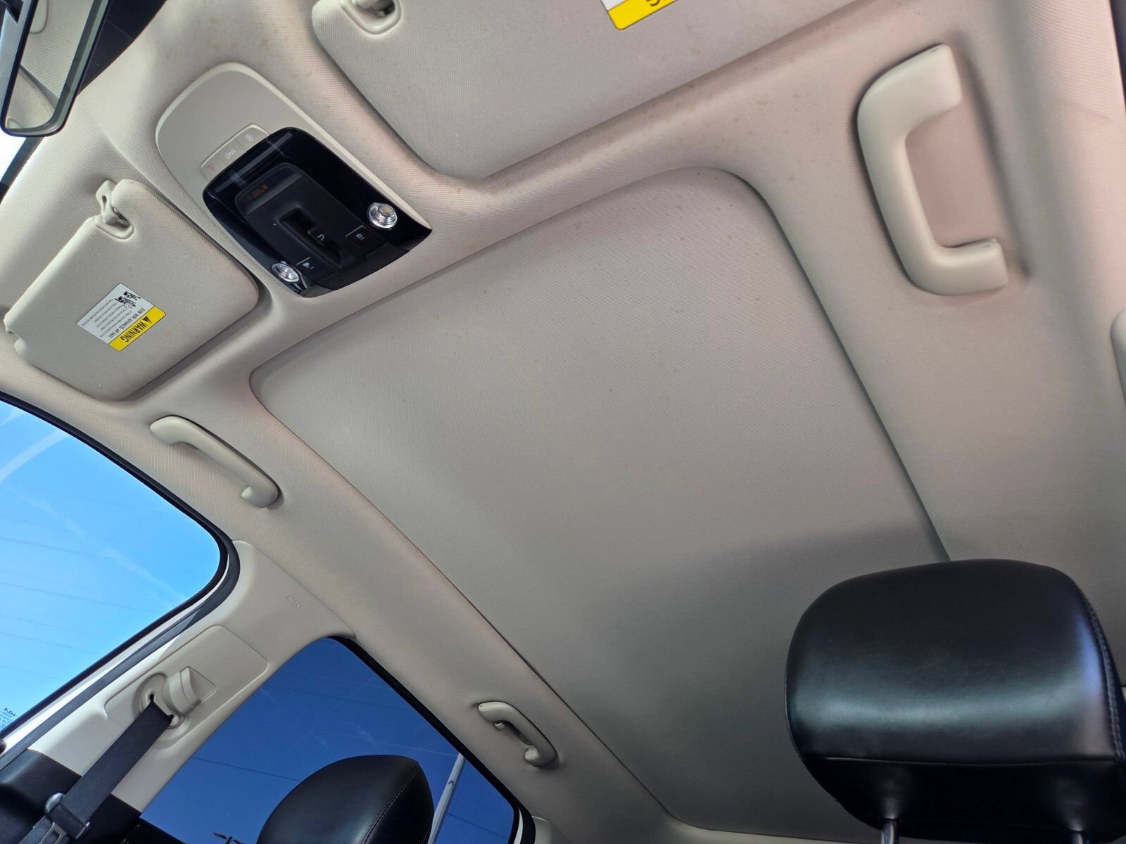 Used 2022 Kia Sorento S w/ Panoramic Sunroof Package FWD image 11