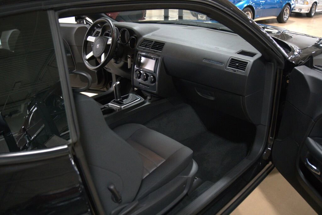 Used 2009 Dodge Challenger R/T image 35
