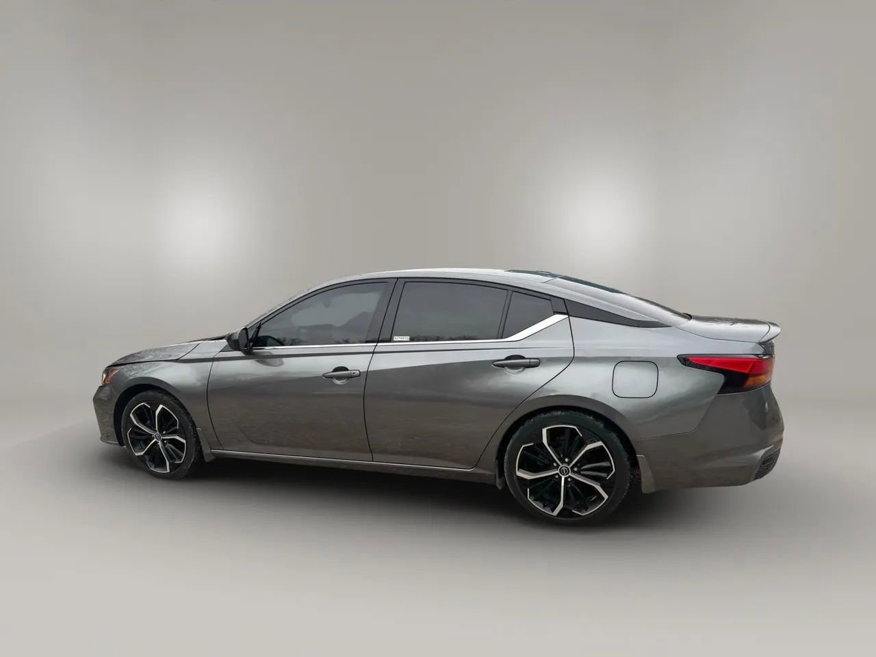 Used 2023 Nissan Altima 2.5 SR w/ SR Premium Package image 4