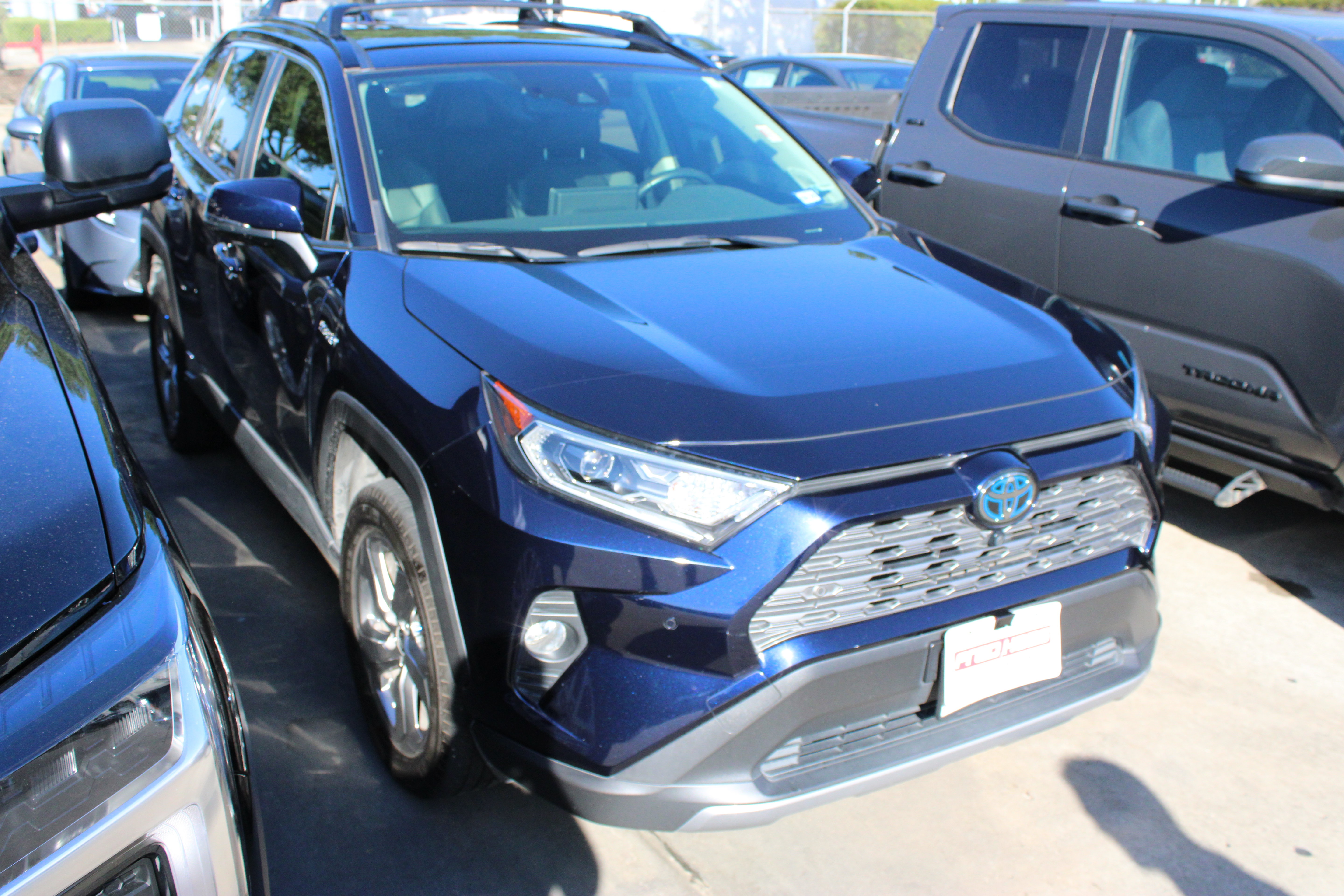 Used 2020 Toyota RAV4 Limited AWD/4WD image 2