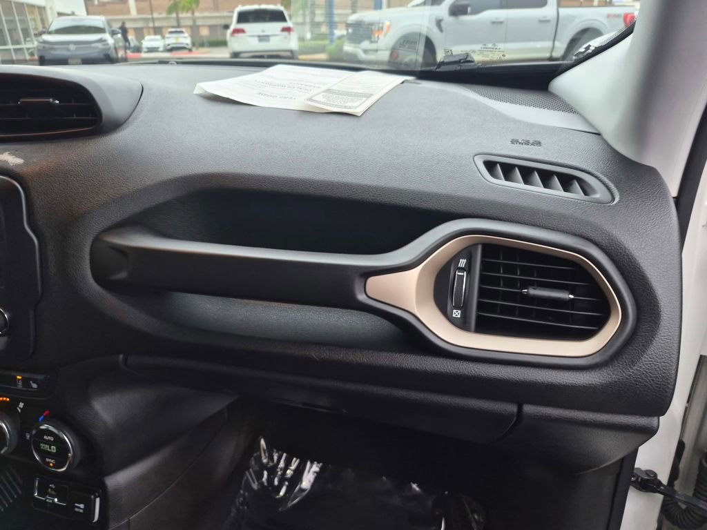 Used 2017 Jeep Renegade Limited image 31