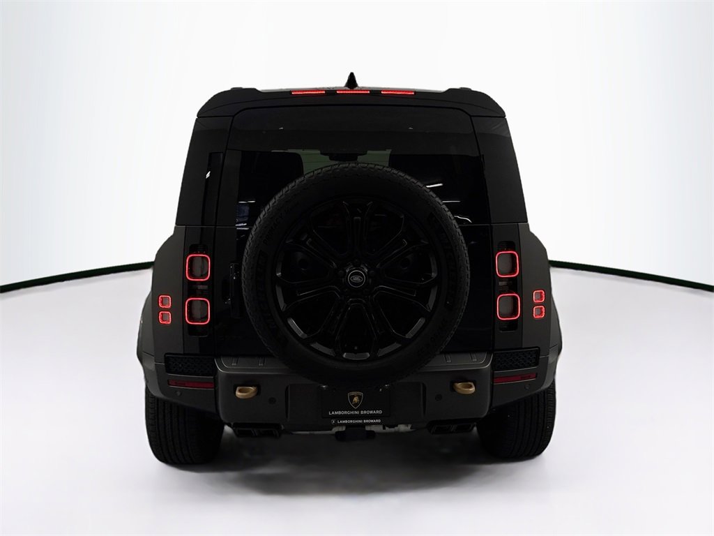 Used 2025 Land Rover Defender 110 image 6