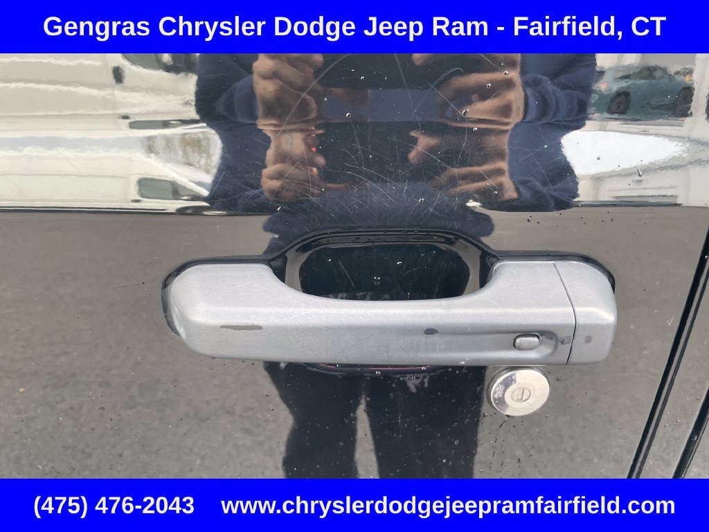 Certified 2024 Jeep Wrangler Unlimited w/ Convenience Group AWD/4WD image 45