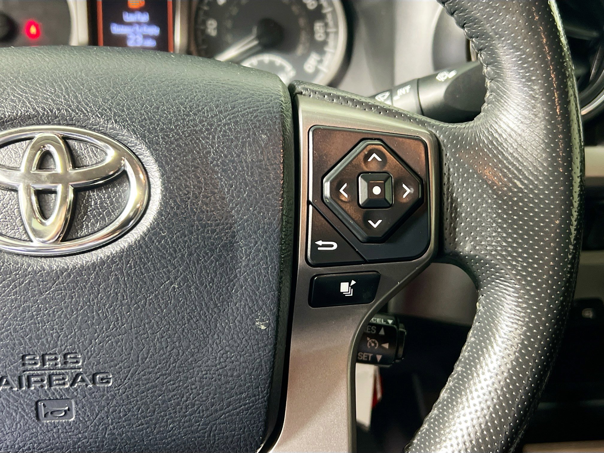 Used 2016 Toyota Tacoma SR5 w/ Towing Package image 19