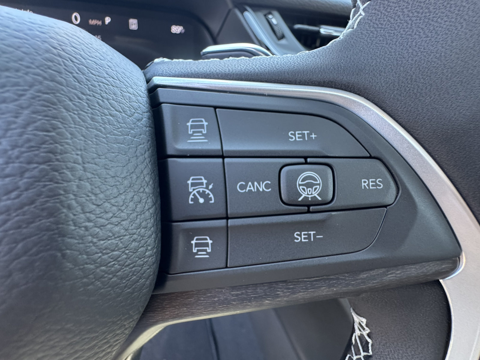 New 2026 Jeep Grand Cherokee Limited w/ Limited Altitude Package AWD/4WD image 34