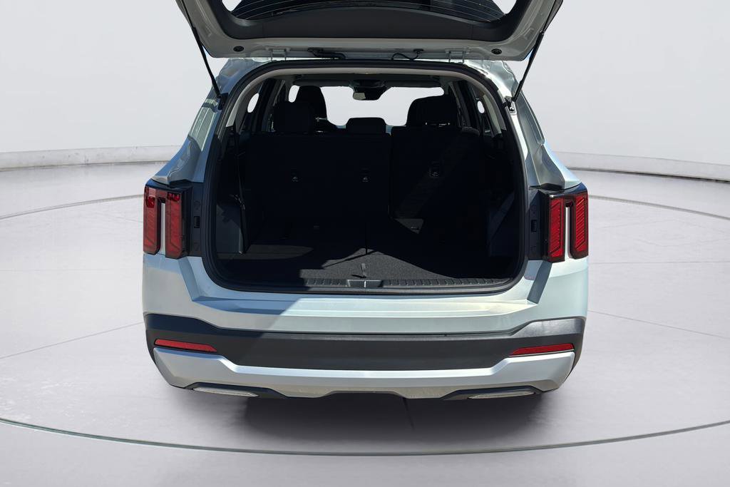 Certified 2026 Kia Sorento LX FWD image 11