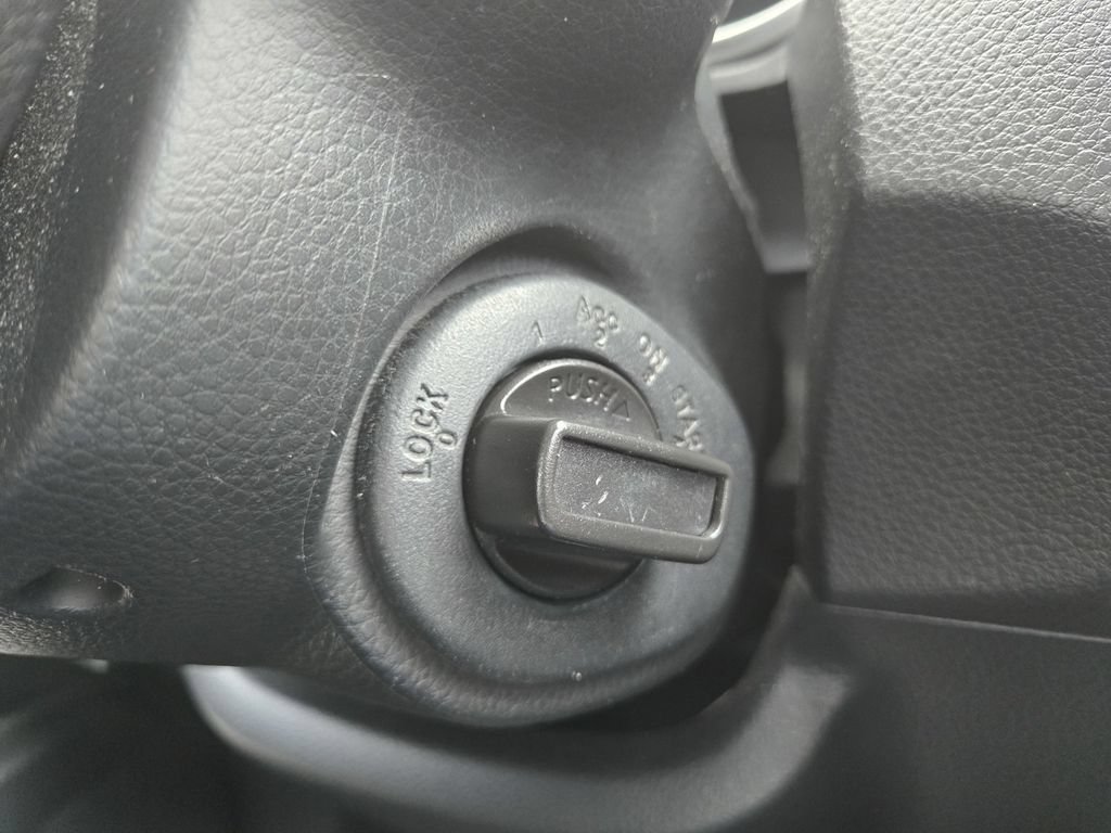 Used 2009 Nissan Versa Hatchback w/ Convenience Pkg FWD image 19