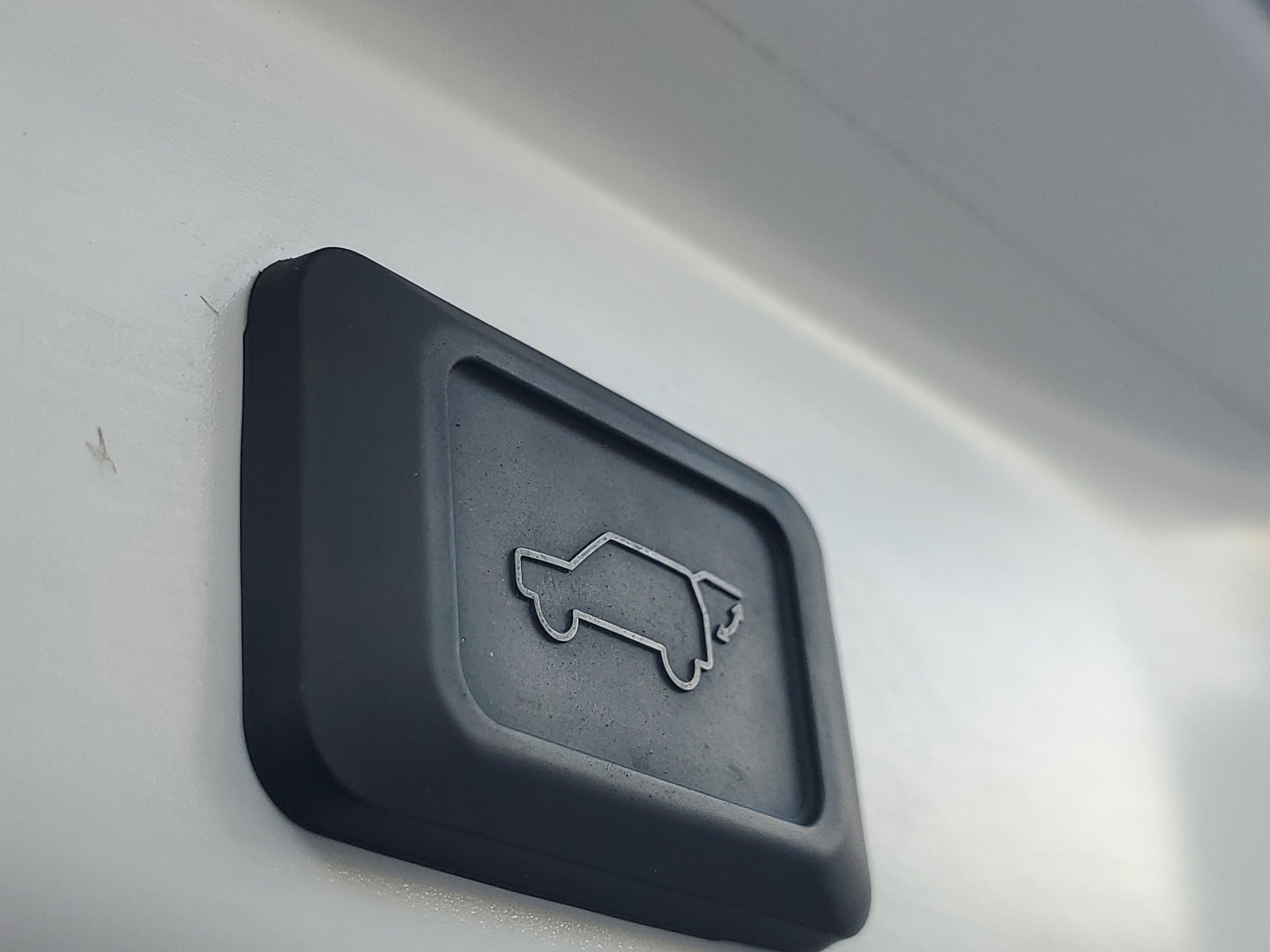 Used 2023 Toyota RAV4 Limited image 10