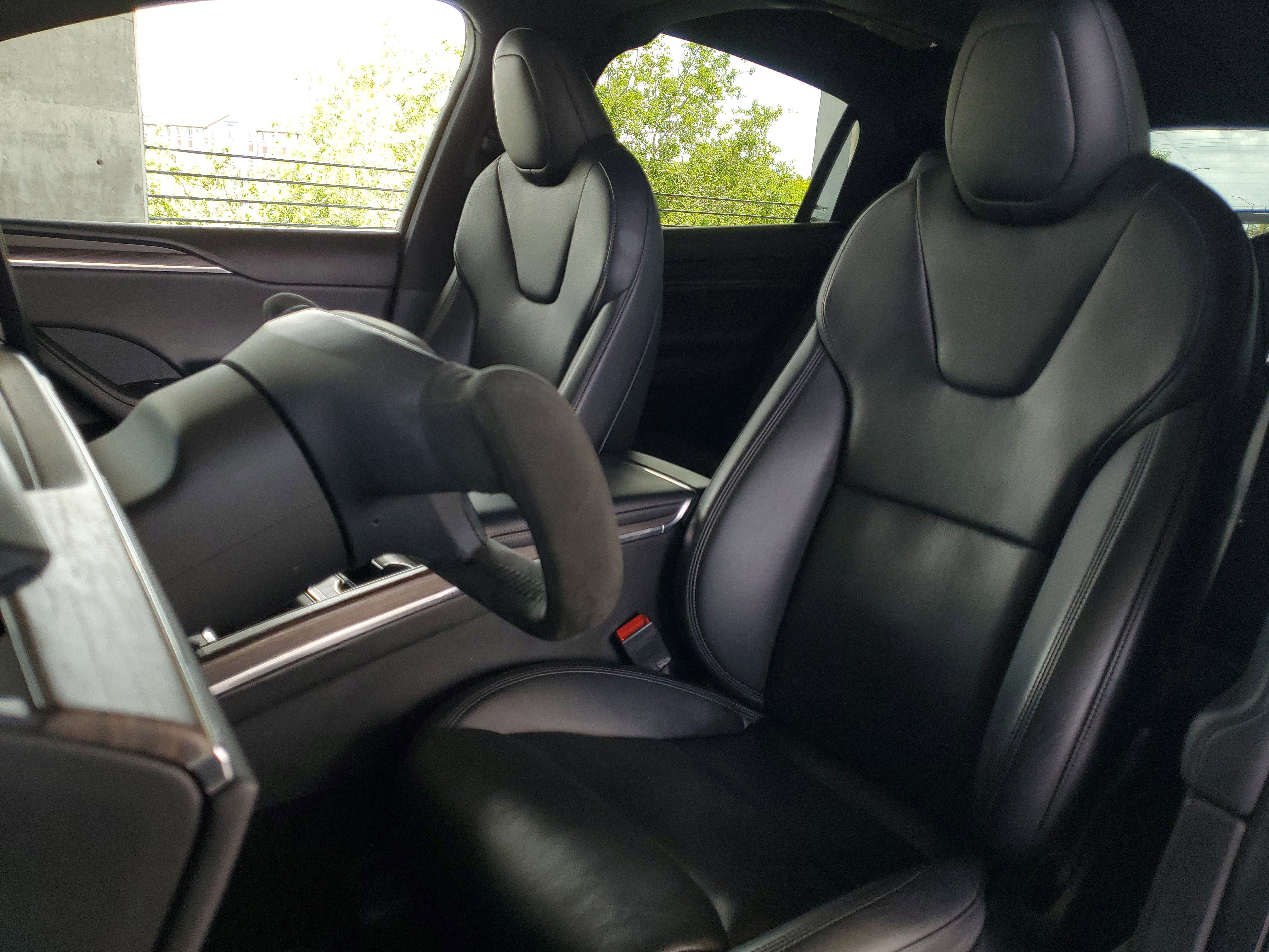 Used 2022 Tesla Model X image 17