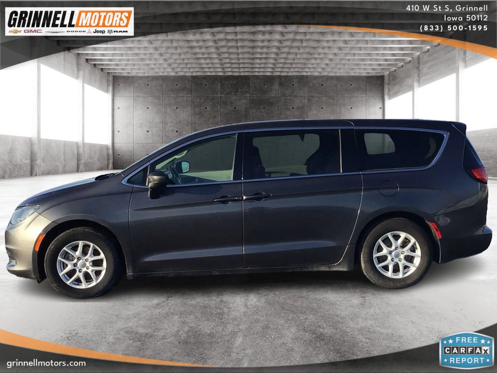 Used 2019 Chrysler Pacifica Touring image 8