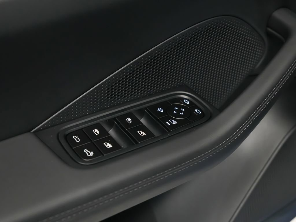 New 2026 Porsche Macan 4 Electric image 35