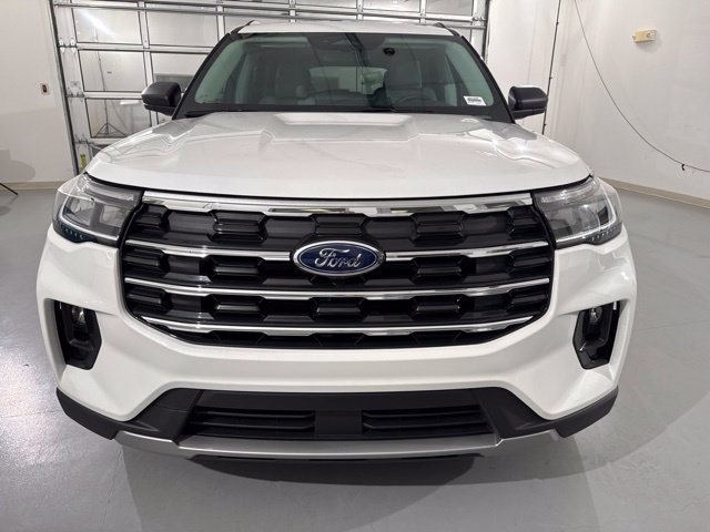 Used 2026 Ford Explorer Active w/ Active Comfort Package RWD image 2