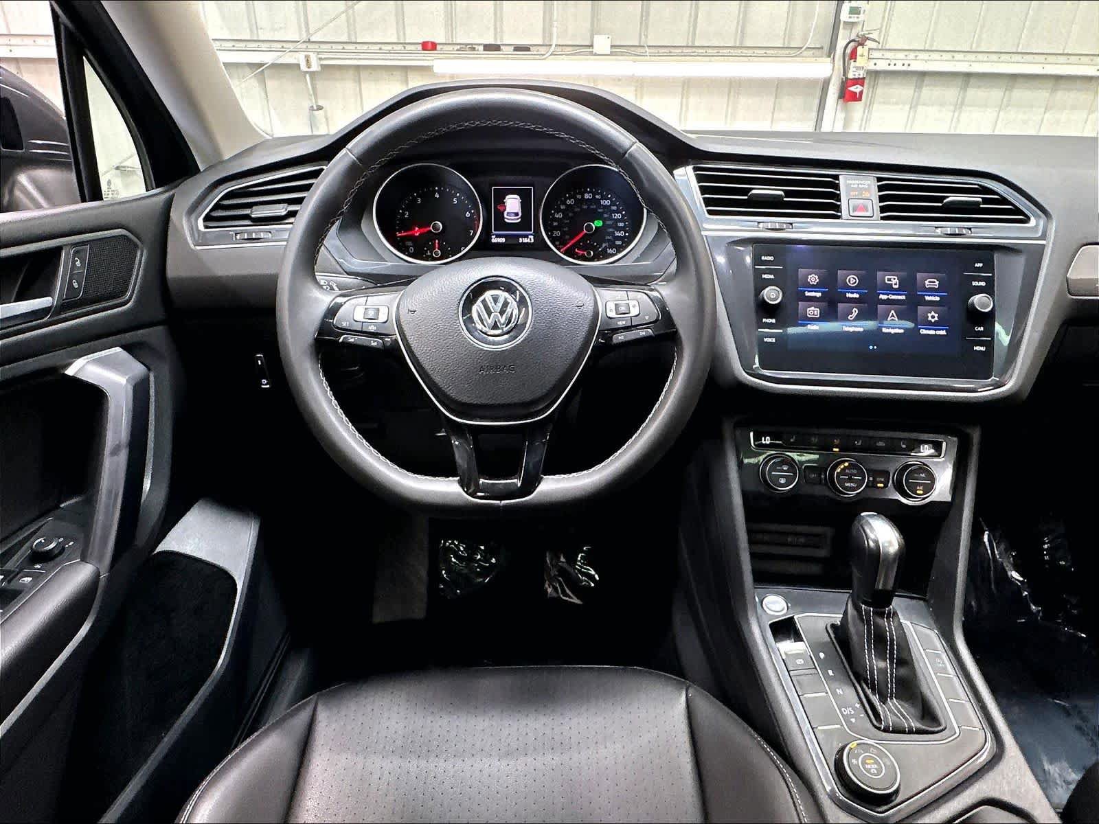 Used 2021 Volkswagen Tiguan SE w/ Panoramic Sunroof Package AWD/4WD image 11