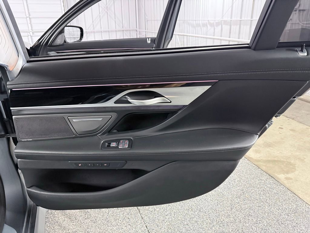 Used 2022 BMW 750i xDrive w/ Luxury Rear Seating Package image 22