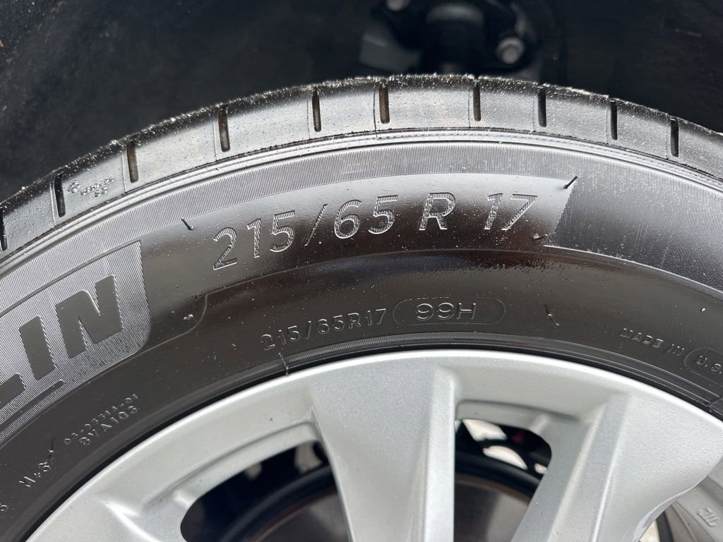 Used 2025 Toyota Corolla Cross LE image 28