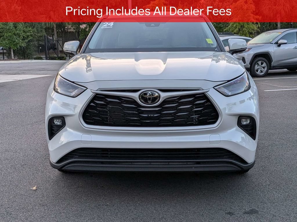 Used 2024 Toyota Highlander XLE FWD image 10