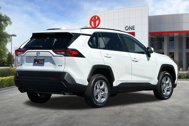Used 2025 Toyota RAV4 XLE FWD image 5