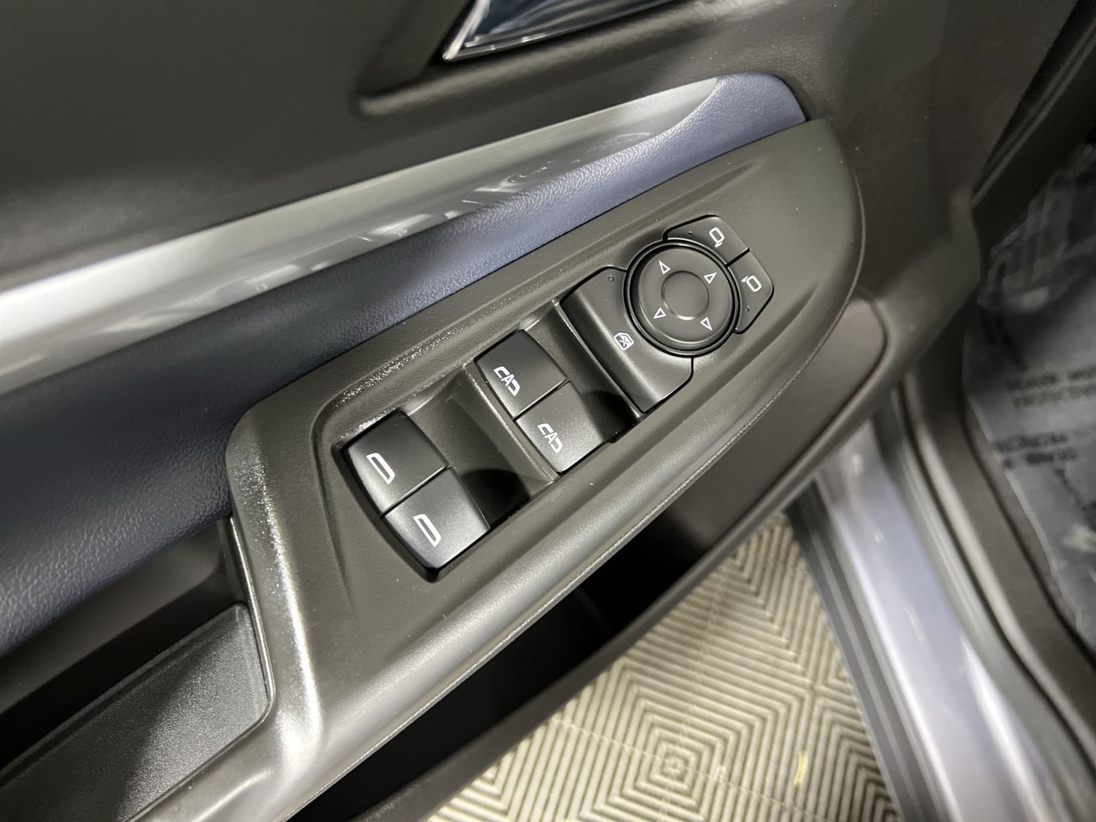 Used 2023 Chevrolet Bolt EUV Premier FWD image 15