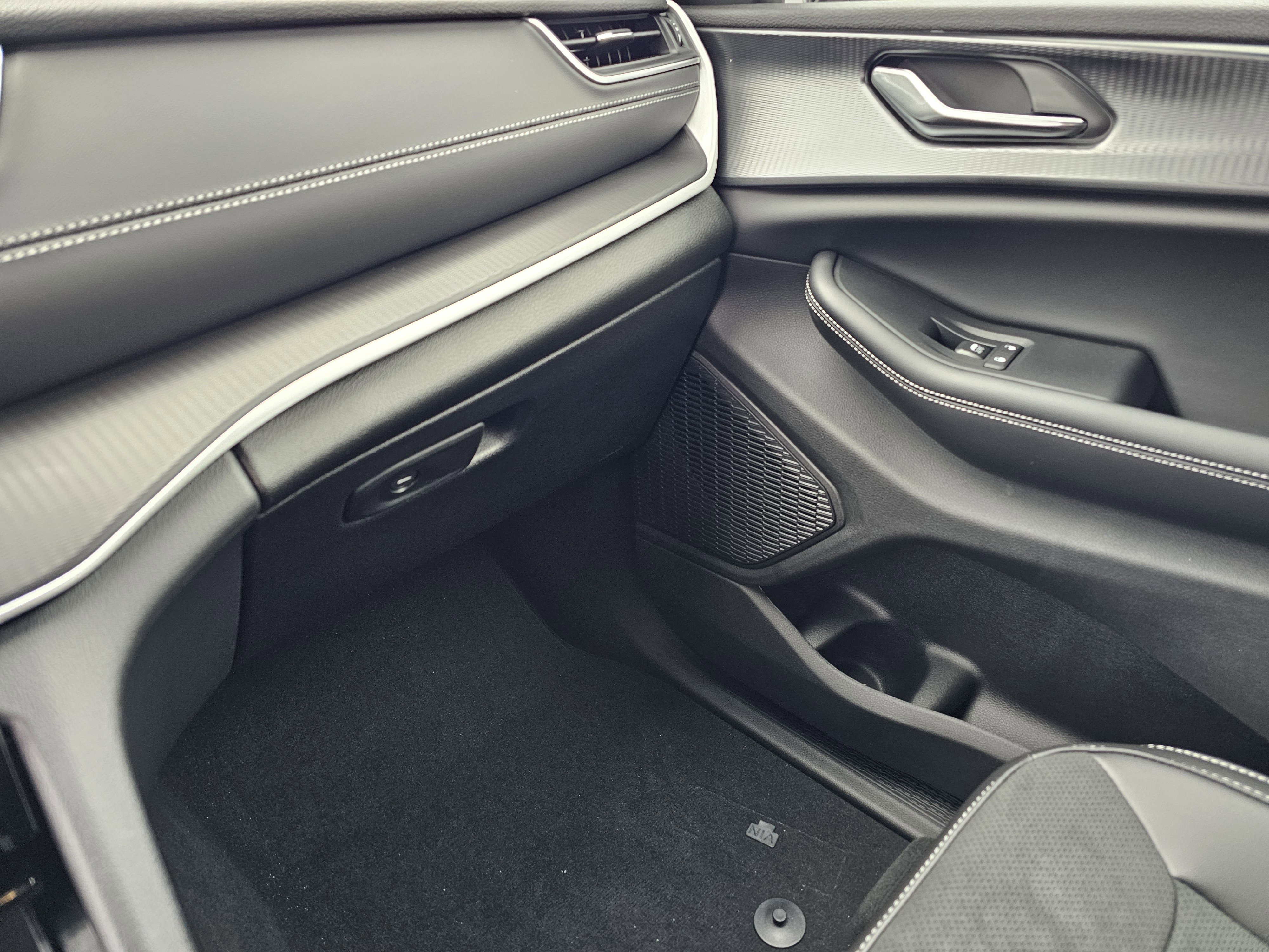 New 2025 Jeep Grand Cherokee Altitude image 26