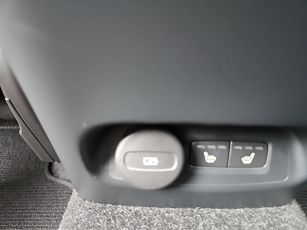 Certified 2023 Volvo C40 P8 Recharge Plus w/ Climate Package AWD/4WD image 33